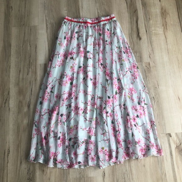 Afibi Dresses & Skirts - Chic Floral Maxi Skirt in Pink and White